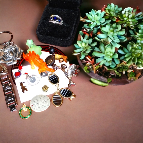 Grandma's vintage jump drawer lot for crafting or wear - Picture 1 of 1